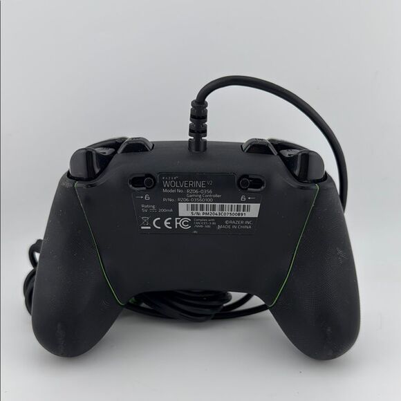 Razer Wolverine V2 RZ06-0356 Wired Gaming Controller for Xbox, Xbox One, PC - Picture 2 of 3